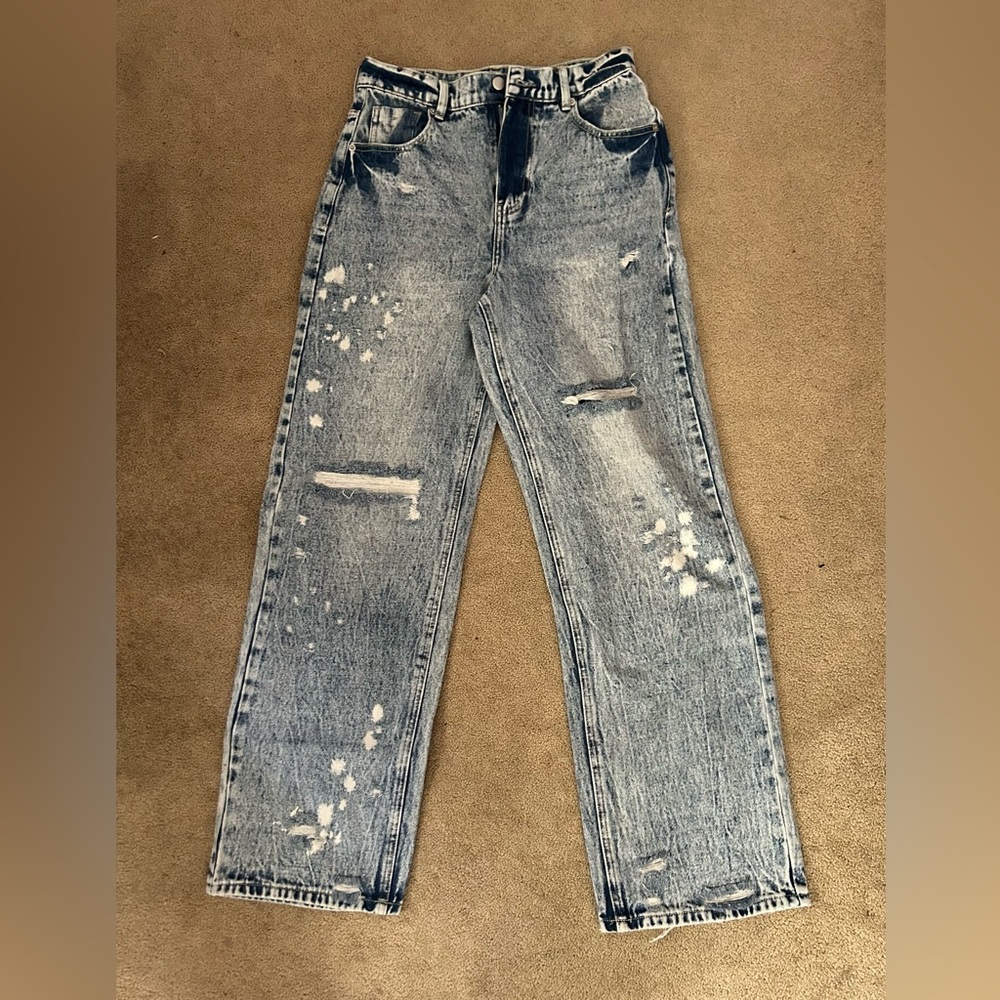 Woman’s Easel distressed, acid wash jeans. Size medium. NWOT. Never been worn.